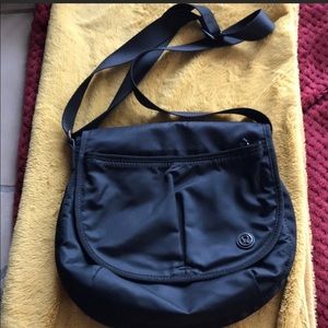 Lululemon Cross body purse. Black